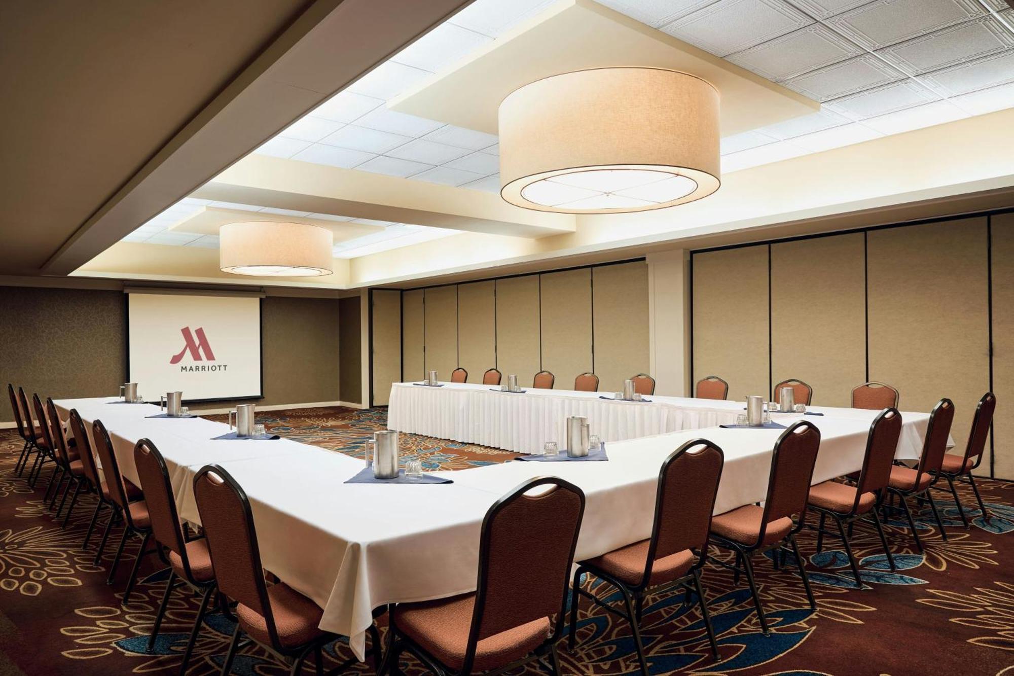 Hotel Collins Marriott