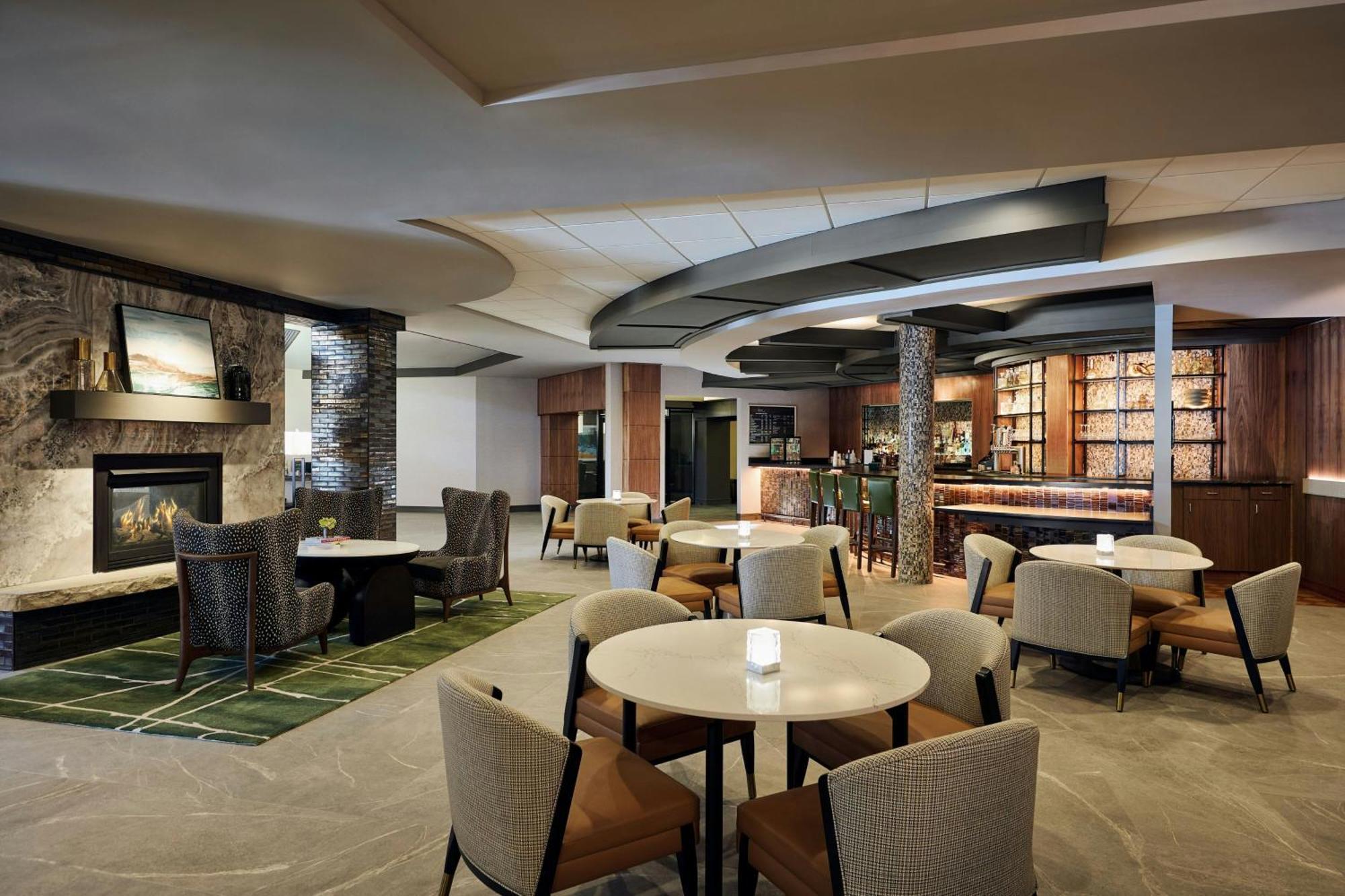 Collins Marriott Hotel 3*